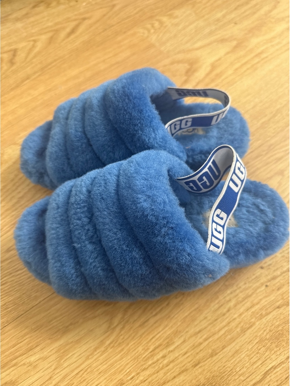 UGG Fluff Yeah Slide Shearling Slippers in Blue, Size 4